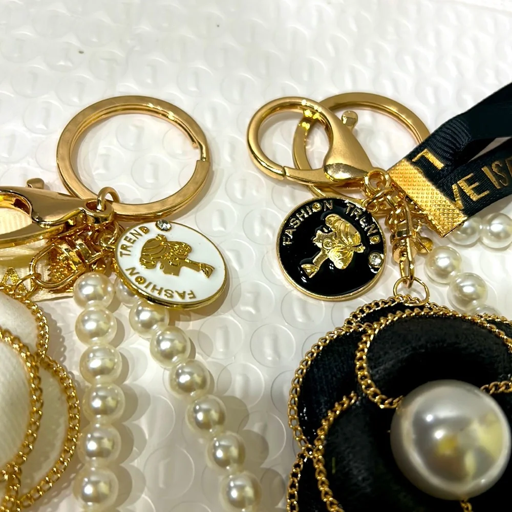 NWT Flower Pearl Elegant Keychain or Handbag Charm no matter how you wear it 🔥 - Picture 11 of 14
